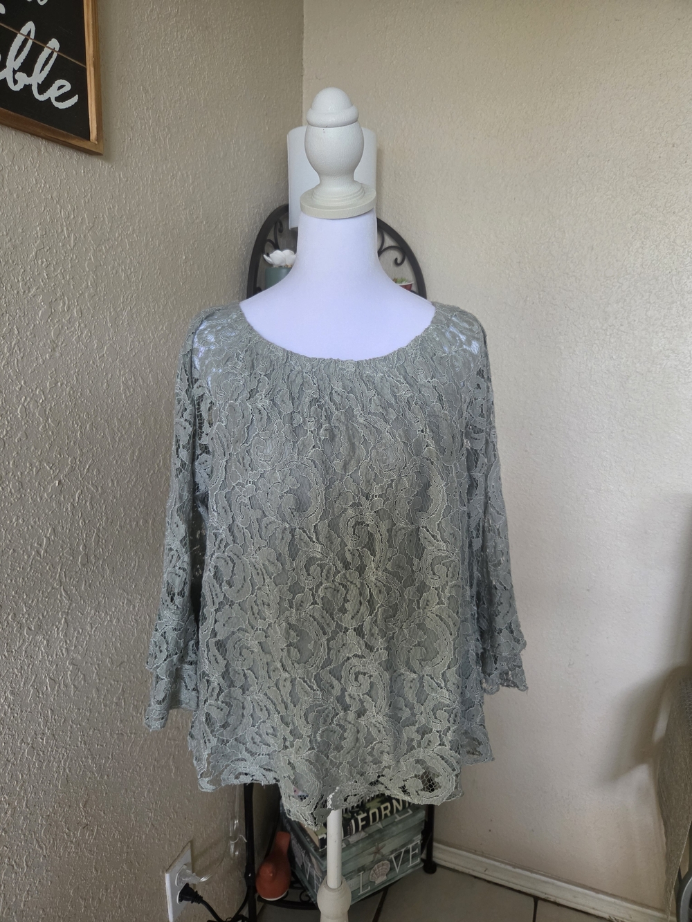 Women’s Lace Scoop-Neck Blouse in Sage